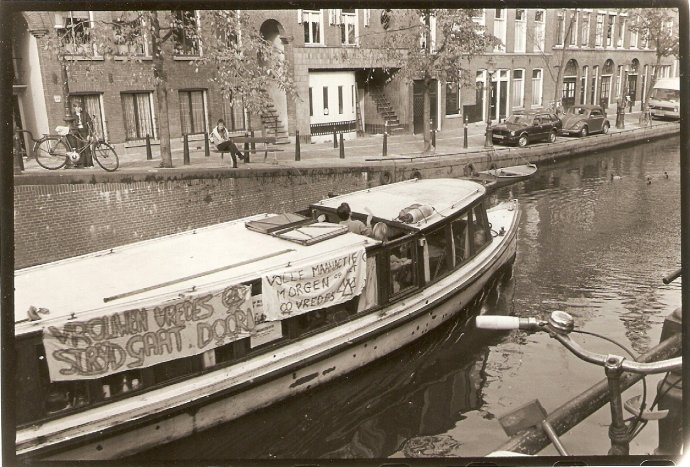 Actie in Amsterdam, Petra aan het roer